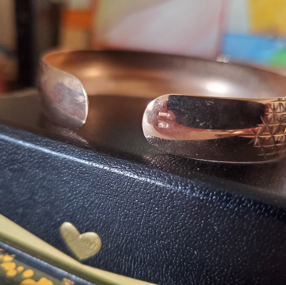 585 Gold Bangle - Picture 7 of 10